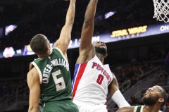 超700万合同！雄鹿续约引阵容难题，非保障合同科菲或被裁？