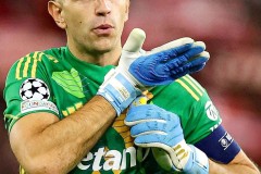 梅努加盟纽卡斯尔联队：英格兰新星在曼联闪耀引英超关注